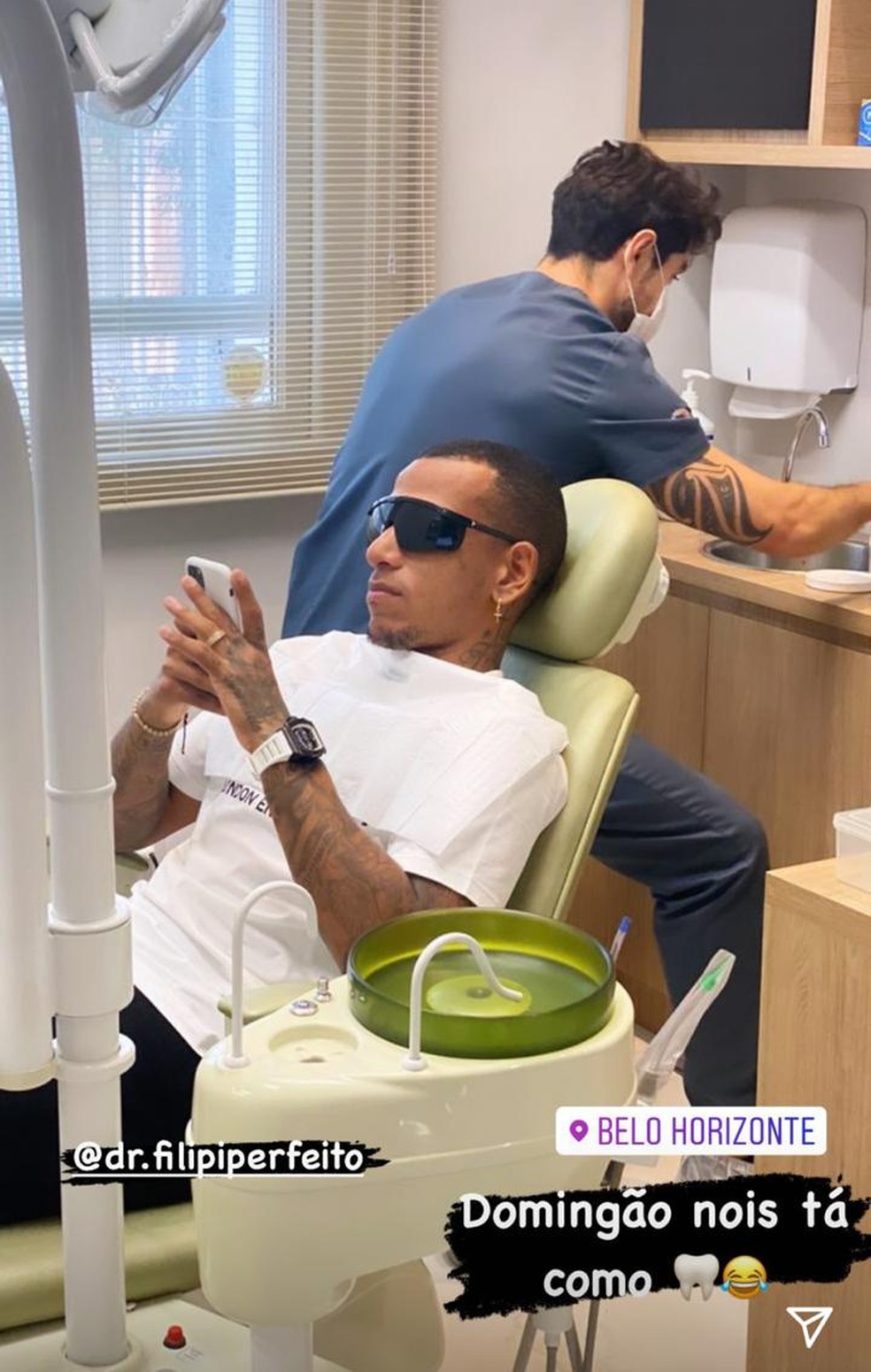 Otero foi ao dentista reparar lentes de contato de dentes — Foto: Reprodução