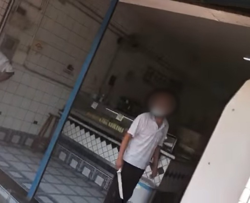 Dono de pastelaria ameaçou funcionários de escola com facão em Cubatão — Foto: Arquivo pessoal
