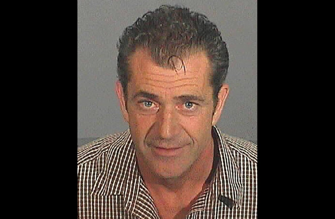 Mel Gibson em julho de 2006. Acusações: dirigir alcoolizado e disparar ofensas anti-semitas ao policial que o prendeu. (Foto: Divulgação)