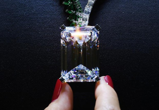 Diamante raro de 163,41 quilates que vai a leilão na Christies é o quinto maior já colocado à venda (Foto: Andy Rain/EFE)