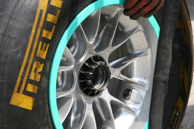 Roda Mercedes F1 Parafuso (Foto: Xpb.cc) Roda Mercedes F1 Parafuso (Foto: Xpb.cc)