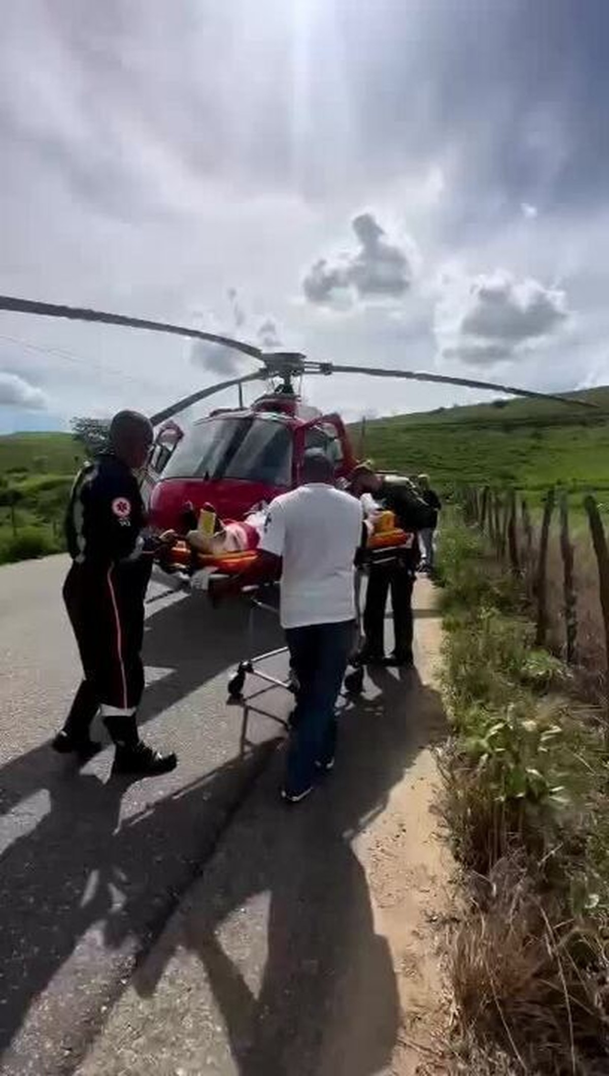 VÍDEO: Homem é resgatado de ferragens após duas horas de trabalho dos bombeiros em Viçosa, AL