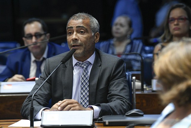 Senador Romário apresentará parecer favorável ao texto que chegará da Câmara dos Deputados — Foto: Jane de Araújo/Agência O Globo