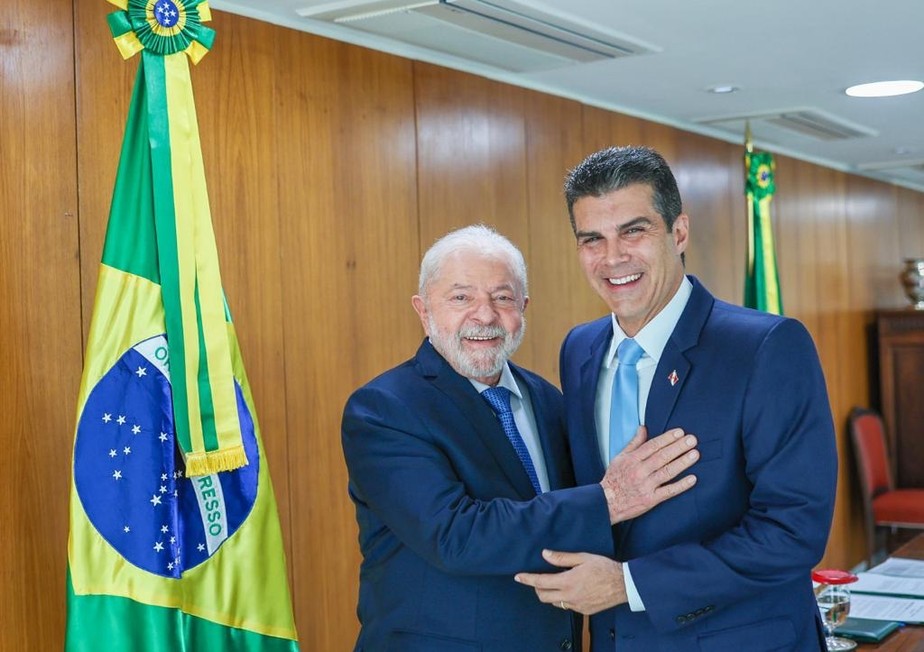 O Itamaraty formalizou pedido para que Belém seja a sede da COP 30, em 2025. A informação foi confirmada pelo Presidente Lula ao Governador Helder Barbalho, nesta quarta-feira (11), em Brasília.