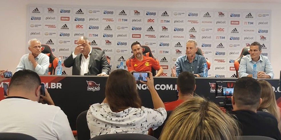 Vitor Pereira é apresentado como técnico do Flamengo — Foto: Fred Gomes