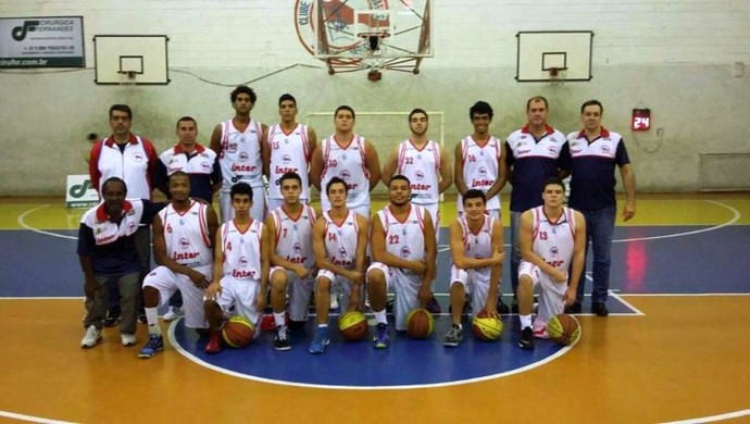 Equipe do Internacional sub-19 disputa o Campeonato da LDB de basquete (Foto: Inter de Regatas / Divulgação)