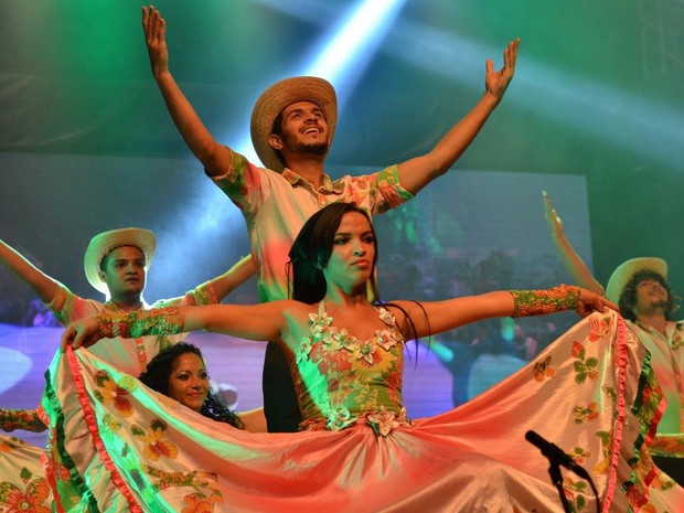 Anos 80' é tema de espetáculo de dança no teatro da UFMT