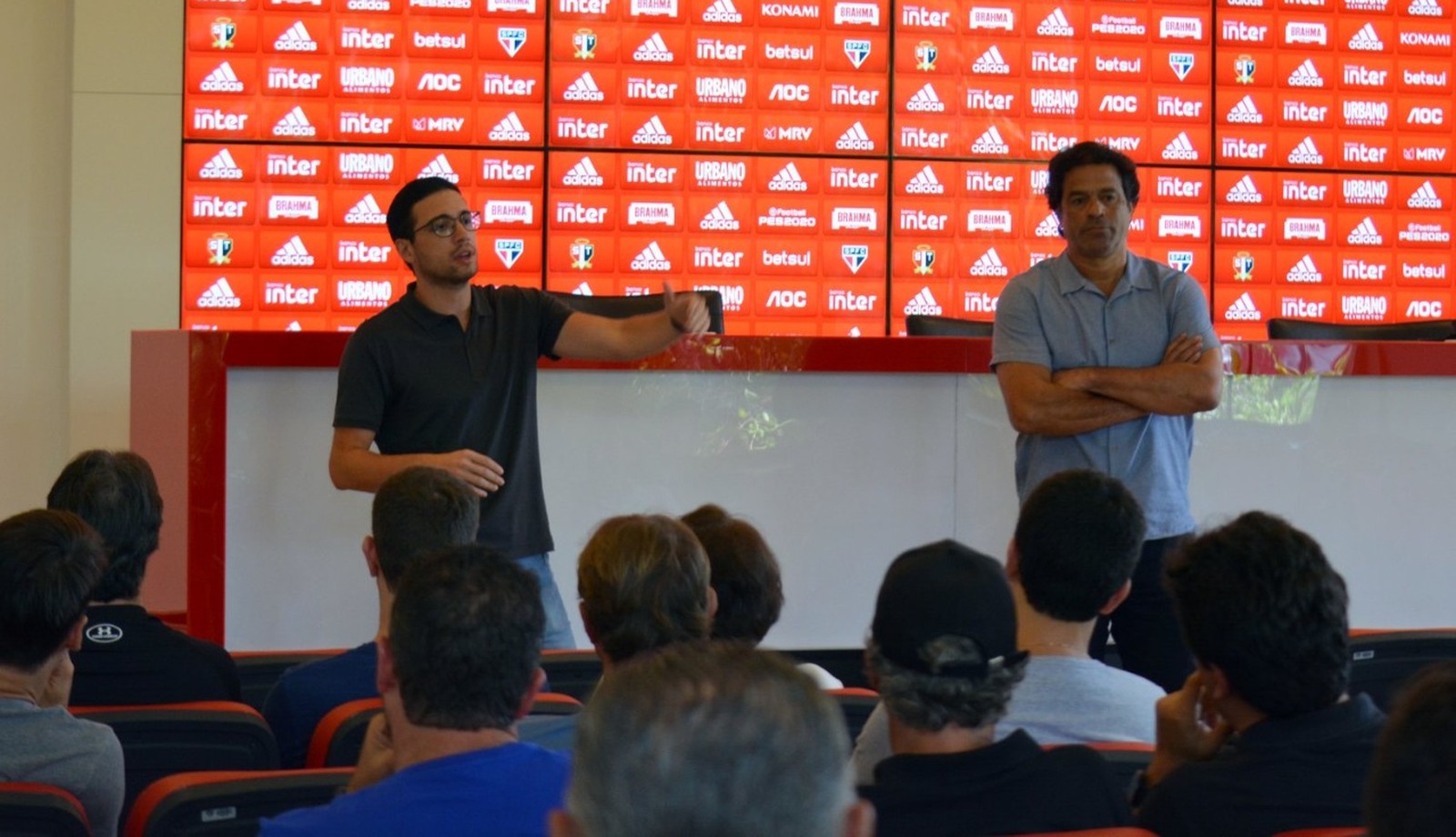 Gerente do São Paulo sobre atuação da diretoria: 