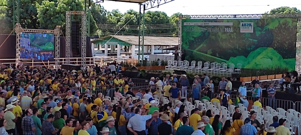 Cerimônia em Paragominas marca entrega de títulos de regularização fundiária no Pará pelo governo federal  — Foto: Antônio Paixão/TV Liberal