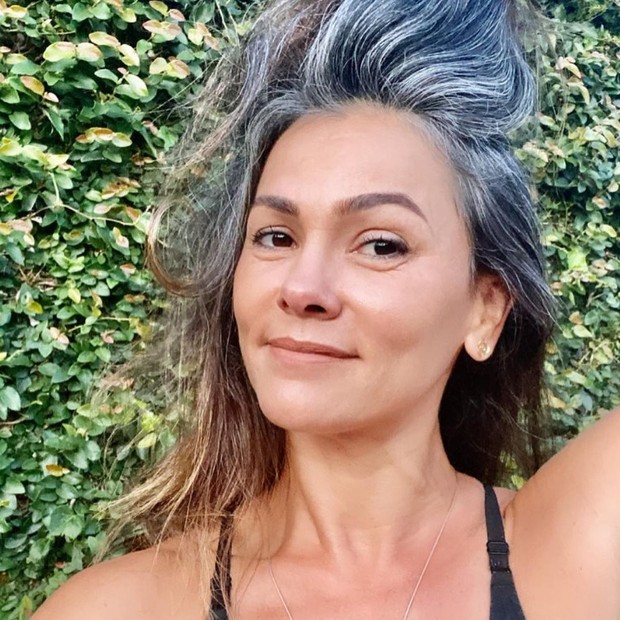 Suzana Alves assumiu os cabelos grisalhos (Foto: Reprodução/Instagram)