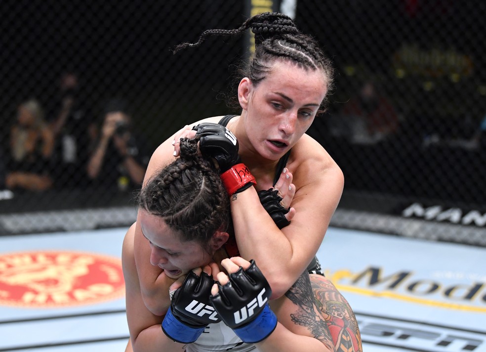 Casey O'Neill venceu Lara Procópio por finalização aos 2m54s do R3 — Foto: Getty Images