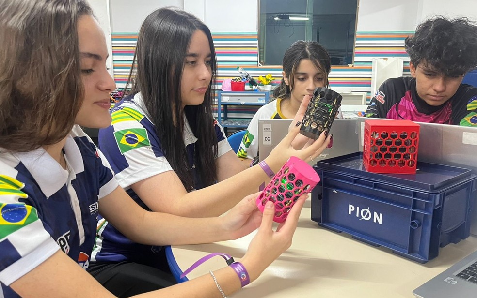 Alunos criam minissatélites em Goiânia — Foto: Divulgação/Sesi Goiânia