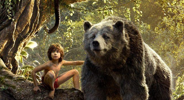 Mowgli and his friend Baloo in Netflix live action (Image: Netflix/Playback)
