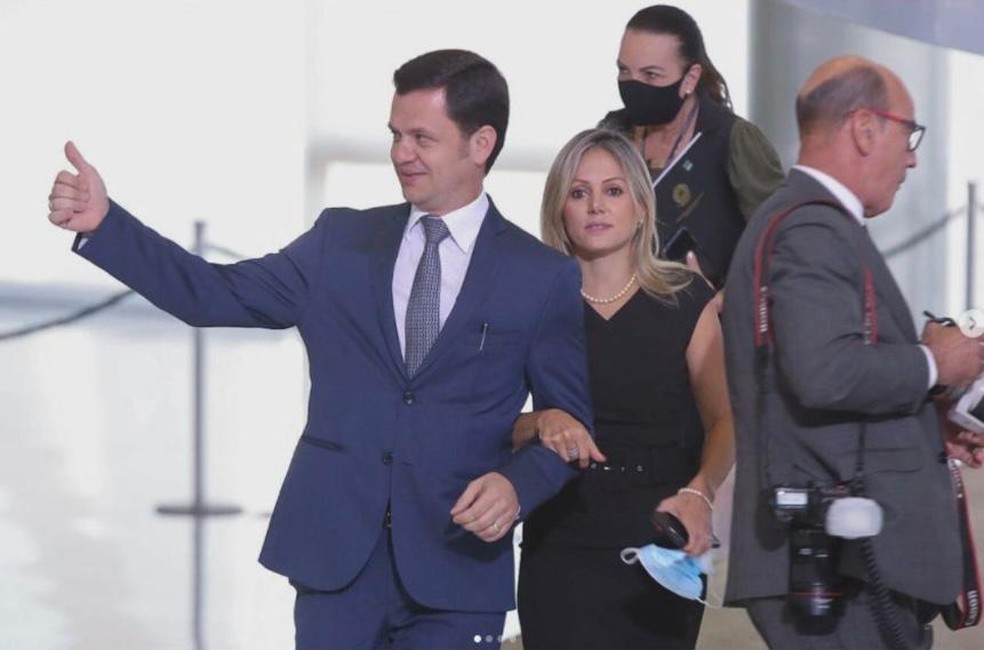 Anderson Torres e a esposa Flávia Sampaio Torres, no DF — Foto: TV Globo/Reprodução