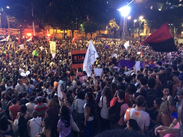 Manifestantes pedem a saída do presidente da Câmara dos Deputados, Eduardo Cunha (Foto: Daniel Silveira/ G1)