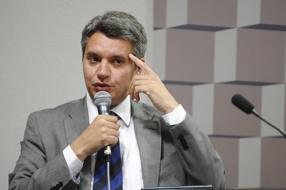 O delegado Ricardo Saadi durante comissão no Senado em novembro de 2015 — Foto: Marcos Oliveira/Agência Senado