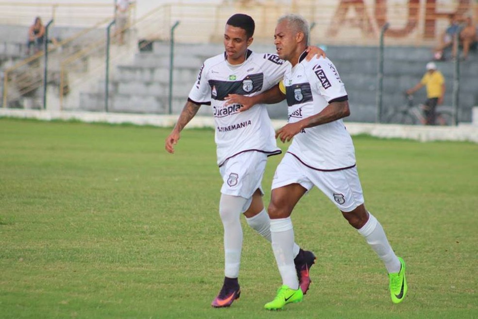 Atualmente, Marcelinho Paraíba é o dono da camisa 10 e da faixa de capitão do Treze (Foto: Ramon Smith/Treze)