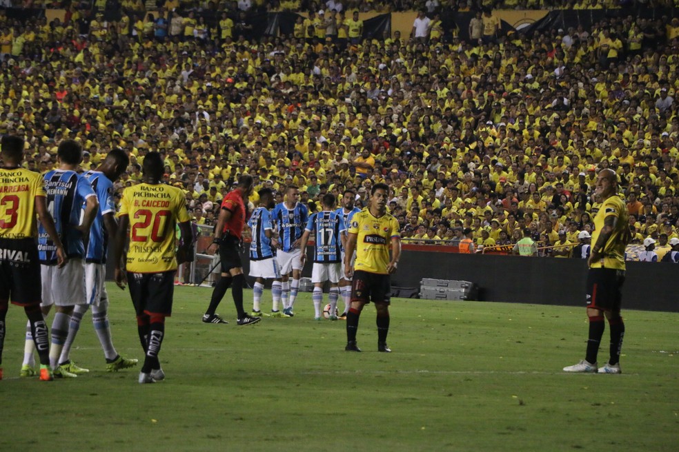 Gremistas definem como seria a cobrança (Foto: Eduardo Moura/GloboEsporte.com)