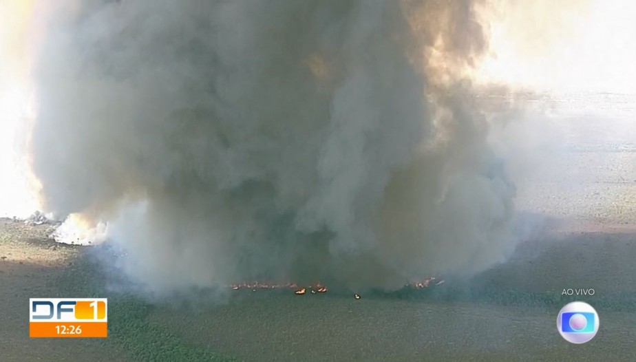 Fogo atinge Parque Nacional de Brasília