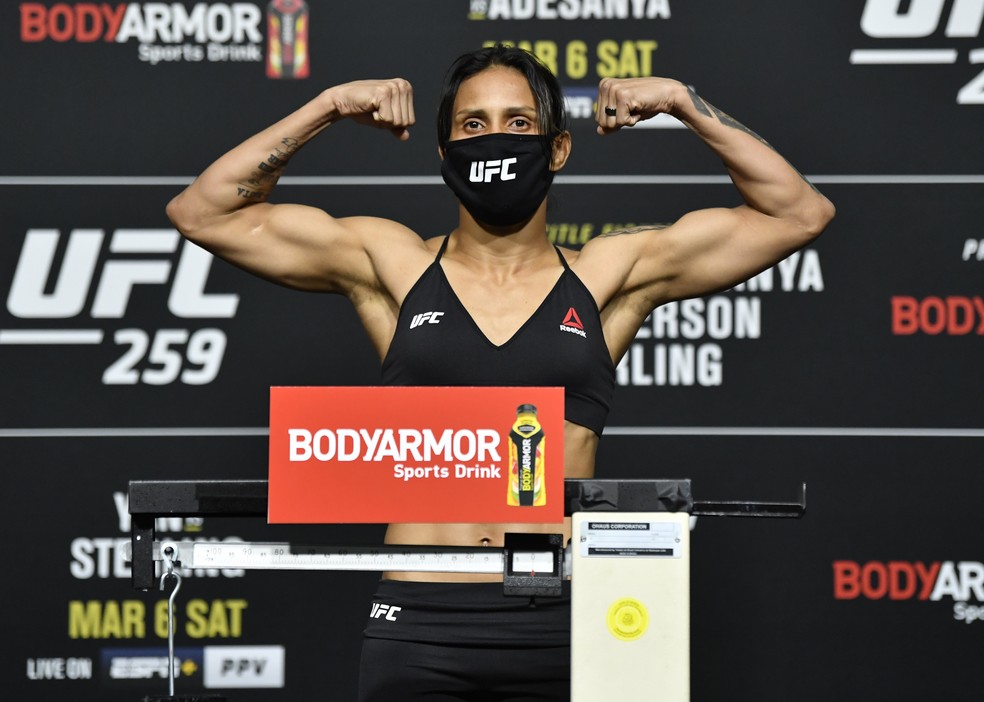 Amanda Lemos bateu 52,6kg — Foto: Jeff Bottari/Zuffa LLC