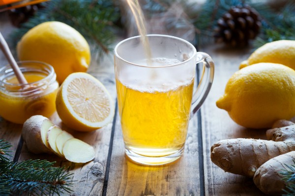 Limão e gengibre para combinar com o chá de hibisco (Foto: Thinkstock)