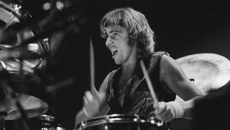 Alan entrou no Yes em 1972, quatro anos depois de a banda ser formada — Foto: Divulgação