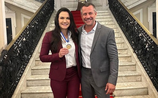 Kyra Gracie ganha medalha que leva nome do bisavô e Malvino elogia: "Orgulho"