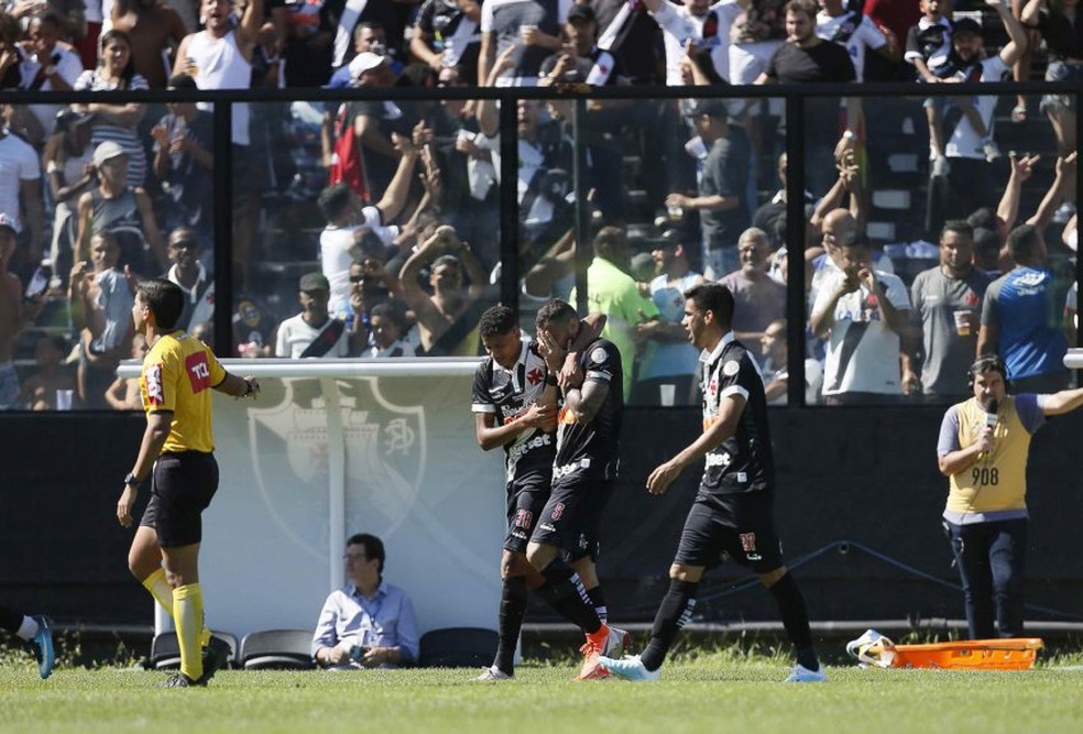 Castán se emociona após marcar com a camisa do Vasco — Foto: Rafael Ribeiro/Vasco