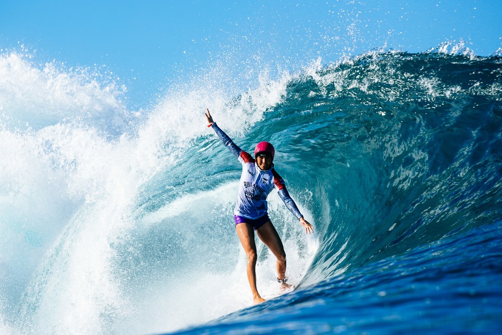 A surfista havaiana Moana Wong &eacute; campe&atilde; em Pipeline &mdash; Foto: Brent Bielmann/World Surf League via Getty Images