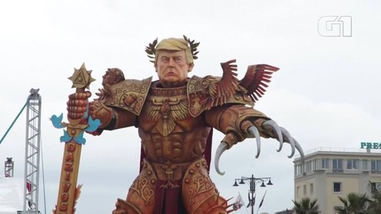 Carnaval na Itália tem boneco gigante de Trump que se movimenta; veja vídeo