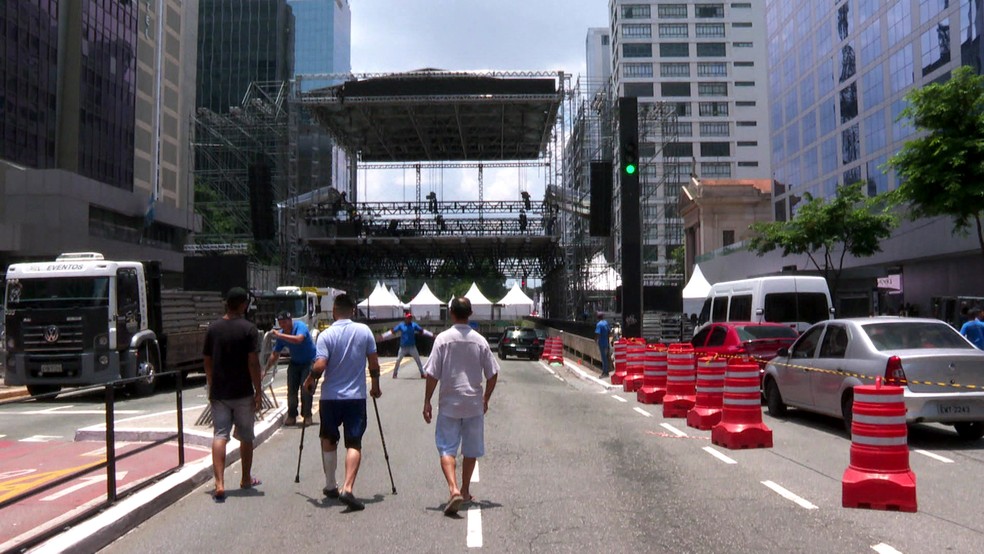 Estrutura para a festa de Réveillon da Avenida Paulista recebe ajustes finais.  — Foto: Reprodução/TV Globo