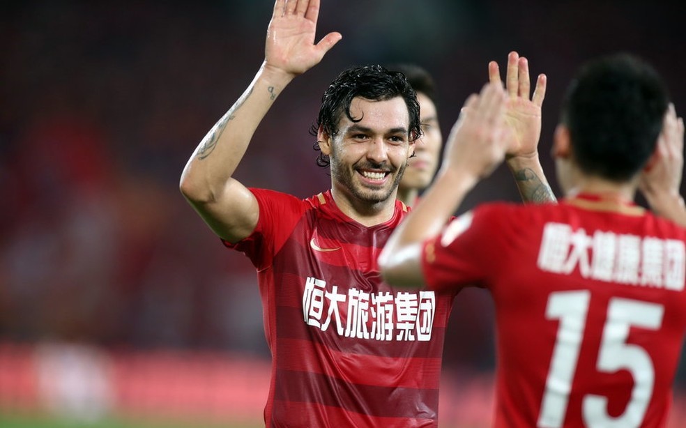 Ricardo Goulart comemora gol do Evergrande — Foto: Sina.com