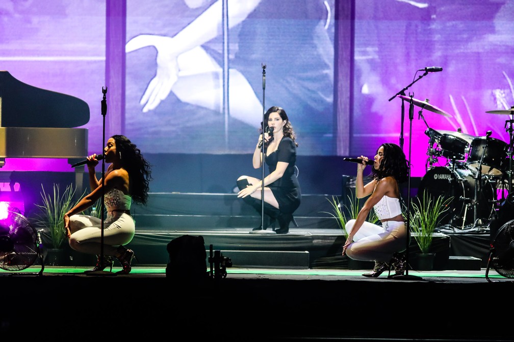 Lana Del Rey canta em sua apresentação no Lollapalooza 2018 (Foto: Fabio Tito/G1)