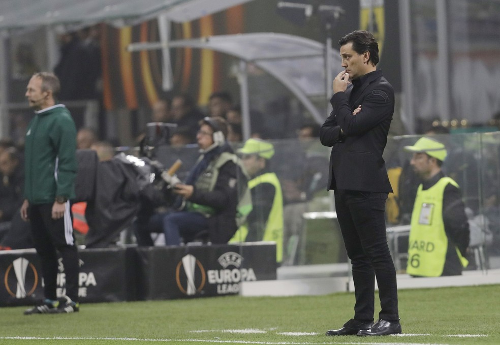 Vincenzo Montella não comanda mais o  Milan  (Foto: AP Photo/Luca Bruno)