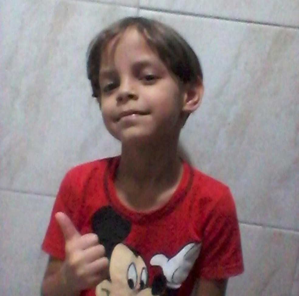 Isaque Lima Corrêa, 8 anos, morreu com os pais e os irmãos em acidente em Magé — Foto: Reprodução