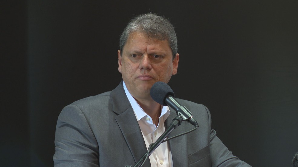 Governador Tarcísio de Freitas (Republicanos) divulgou programa no Palácio dos Bandeirantes — Foto: TV Globo