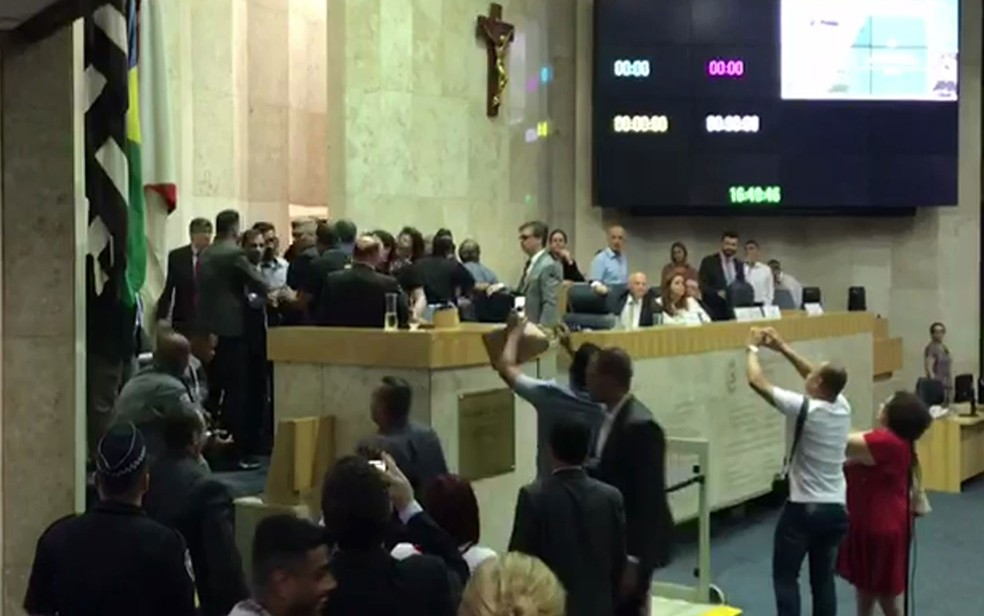 Debate sobre Reforma da Previdência tem bate-boca entre vereadores — Foto: Reprodução/TV Globo