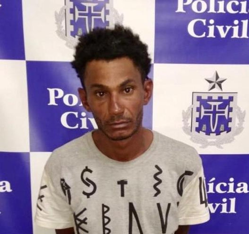 Homem foi preso suspeito de matar ex-companheira em praia de Lauro de Freitas  — Foto: Polícia Civil/Divulgação