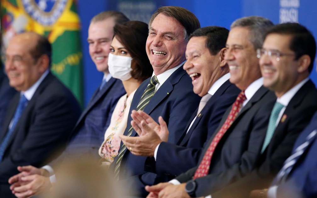 Bolsonaro, Michelle, Toffoli, Gilmar Mendes, Mourão e ministros participaram acompanharam a posse sentados lado a lado — Foto: Ueslei Marcelino/Reuters