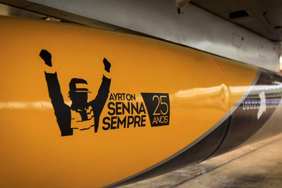 25 anos do legado de Ayrton Senna grafado no avião da FAB — Foto: Divulgação/Insituto Ayrton Senna