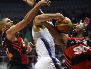 Dupla do Fla, trio paulista e Guilherme disputam prêmio de melhor pivô