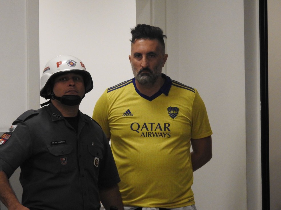 Torcedor do Boca é detido por gesto nazista no jogo contra o Corinthians — Foto: Henrique Toth