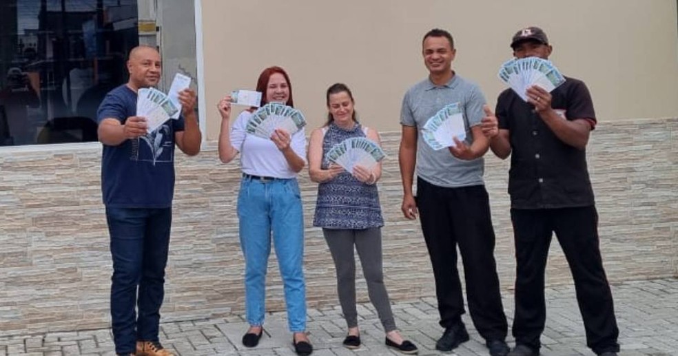 Grupo do Paraná fez R$ 8,6 mil em apostas na Mega da Virada — Foto: Giseli Ramos da Silva Galvão/Arquivo pessoal