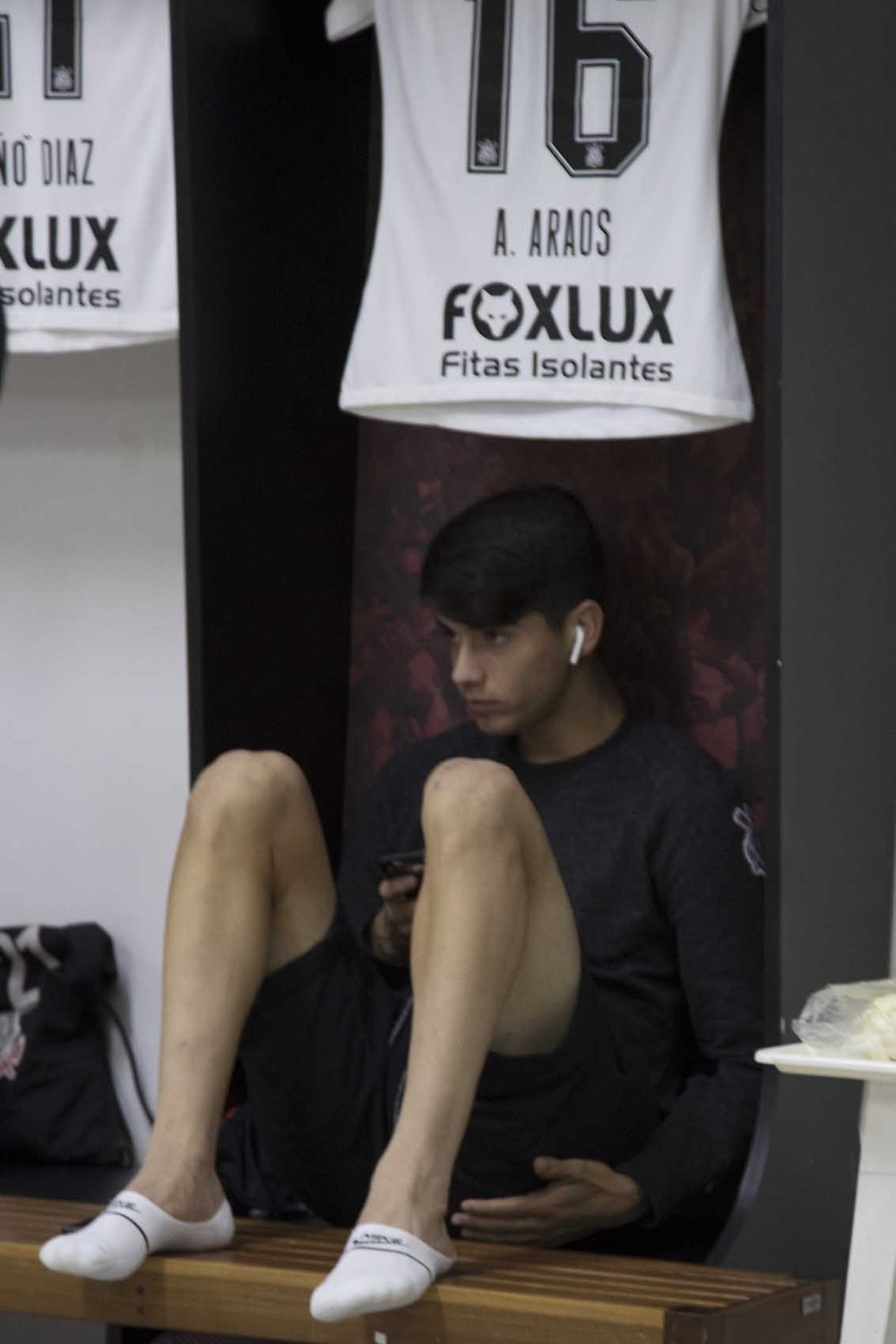 Comparado com Romero pela timidez, Araos é tratado com paciência no Timão