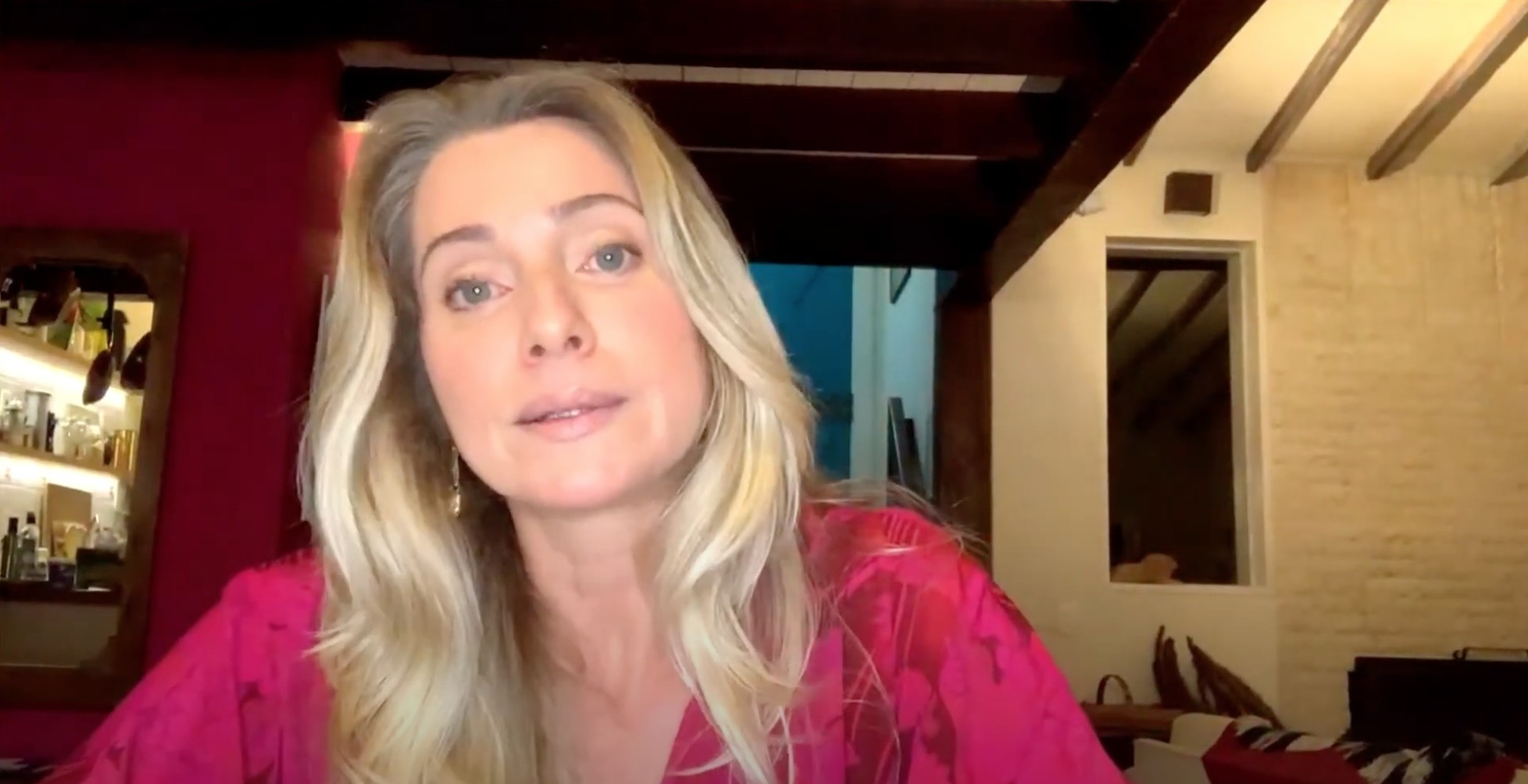Letícia Spiller fala sobre caso Marcius Melhem em vídeo no YouTube (Foto: Reprodução)