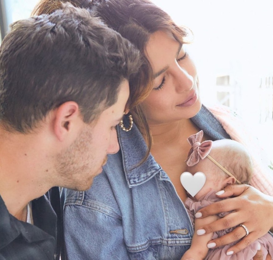 Nick Jonas, Priyanka Chopra e a filhinha  (Foto: Reprodução/Instagram)