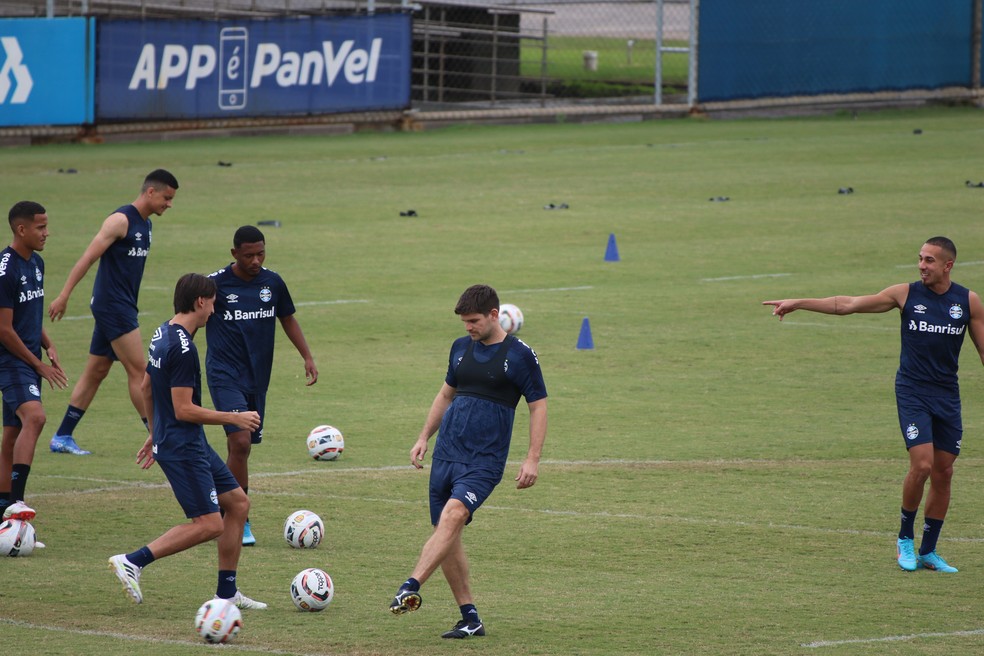 Confira a provável escalação do Grêmio para enfrentar o Operário-PR