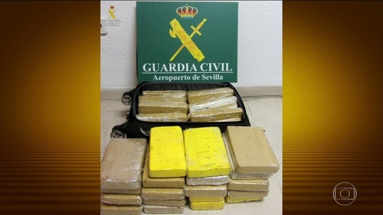 Novas fotos mostram cocaína apreendida com militar da FAB