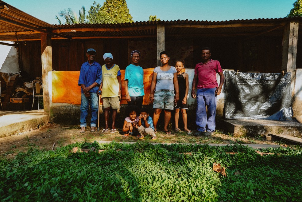 Moradores do quilombo Pedro Cubas, em Eldorado, interior de SP — Foto: Luiz Franco/g1