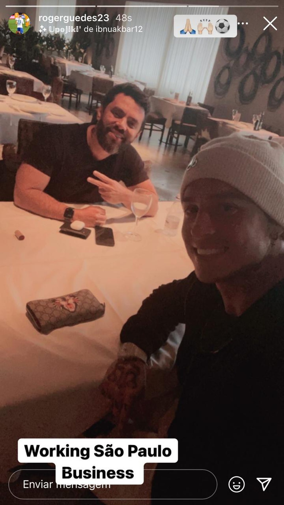 Alvo do Corinthians Roger Guedes está em São Paulo para decidir seu futuro 